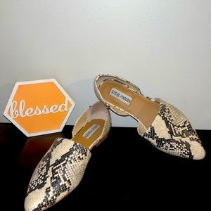 Women’s Steve Madden Snake Skin Flats Size 8